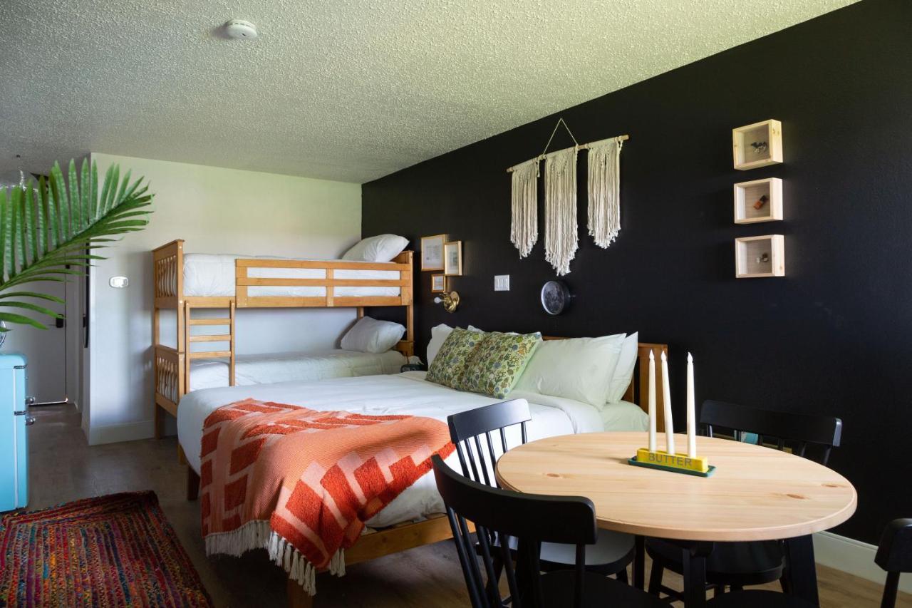 Hotel Mccoy - Art, Libations, Pool Society College Station Eksteriør bilde