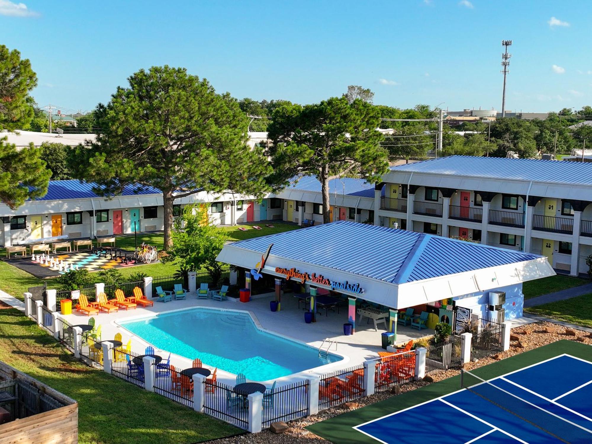 Hotel Mccoy - Art, Libations, Pool Society College Station Eksteriør bilde