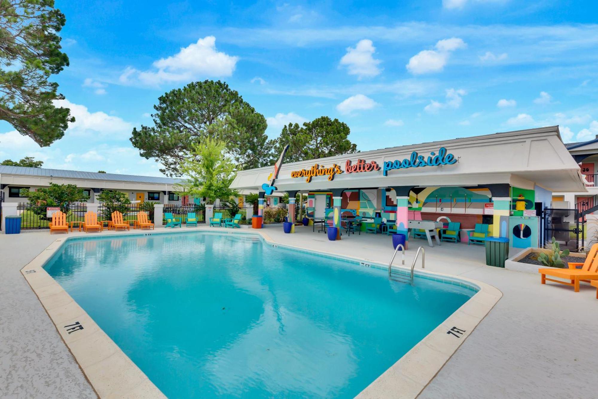 Hotel Mccoy - Art, Libations, Pool Society College Station Eksteriør bilde